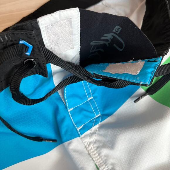 QUIKSILVER 11"  Boardshorts in White, Yellow, Blue, Men's 36" Waist - Picture 9 of 12